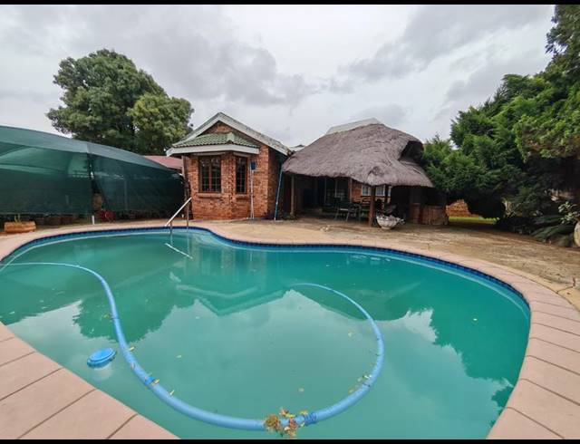 4 BEDROOM HOUSE FOR SALE IN VAALPARK